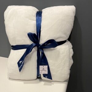 Tommy Bahama White Plush Throw